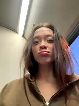 Sophie Avory online show from October 19, 2025, 3:12 pm