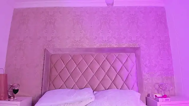 LiaFlowers online show from January 5, 2025, 12:20 am