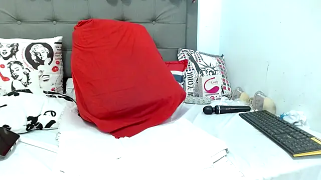 Snapshot of katysquirtdirty chatting on February 25, 2025, 12:34 pm katysquirtdirty online show from February 25, 2025, 12:34 pm