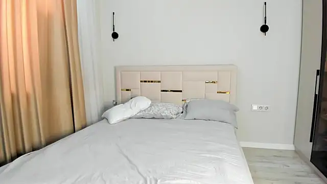 Lola Peach online show from February 28, 2026, 6:03 am