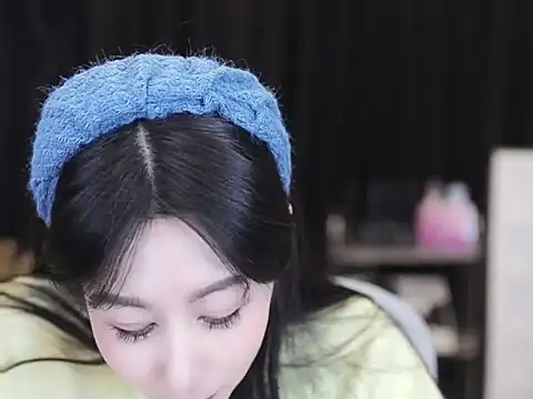 Nuyoah-77 online show from November 29, 2025, 2:31 pm