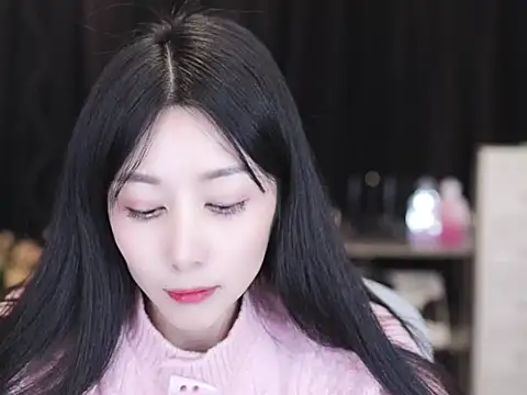 Nuyoah-77 online show from December 17, 2025, 2:23 pm