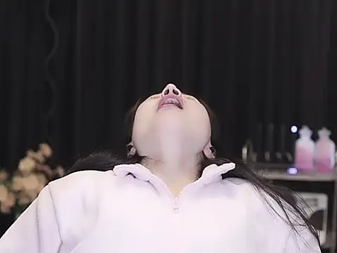 Nuyoah-77 online show from April 8, 2026, 3:56 pm