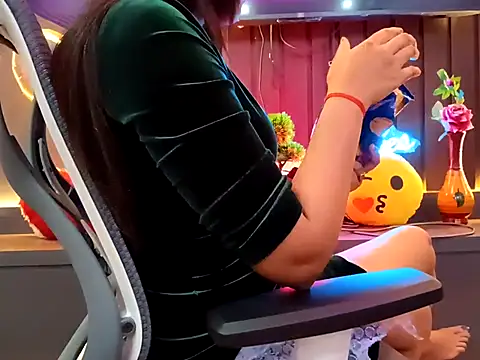 Snapshot of GoldnessAishu chatting on March 22, 2025, 2:36 pm GoldnessAishu online show from March 22, 2025, 2:36 pm