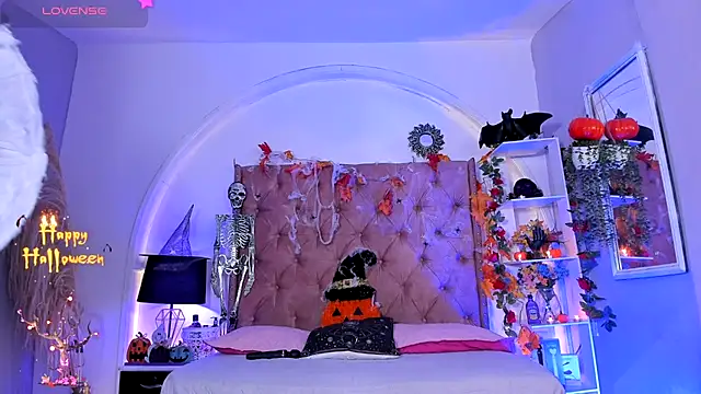 LadyAvalon online show from October 31, 2025, 7:59 pm