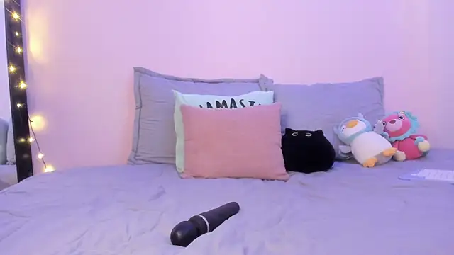 ValeriaCox online show from February 3, 2025, 5:35 pm