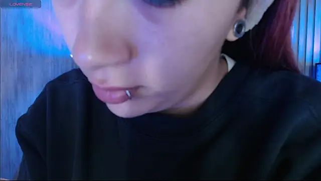 Mia Rinn online show from November 21, 2025, 1:43 pm