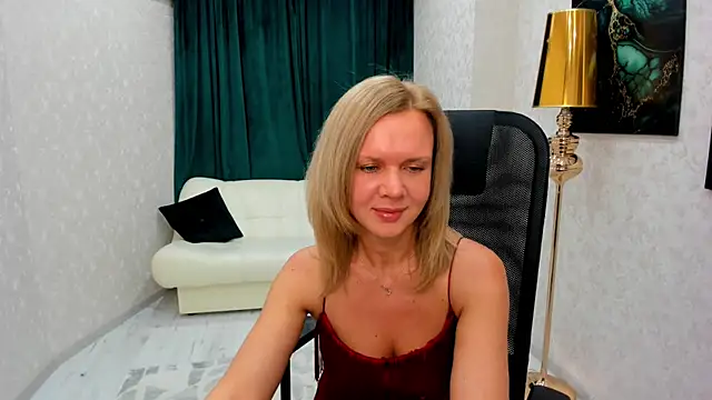 Snapshot of AgathaKlouin chatting on January 8, 2025, 4:23 am AgathaKlouin online show from January 8, 2025, 4:23 am