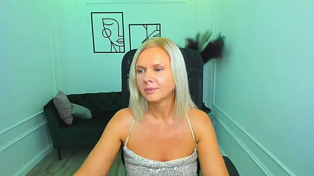 Snapshot of AgathaKlouin chatting on September 18, 2025, 7:38 pm AgathaKlouin online show from September 18, 2025, 7:38 pm