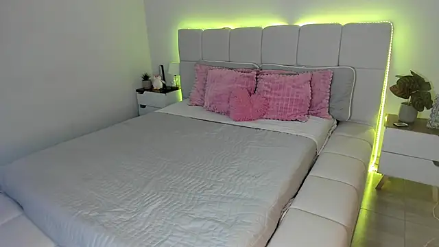 Ori valentina online show from February 9, 2026, 9:19 pm