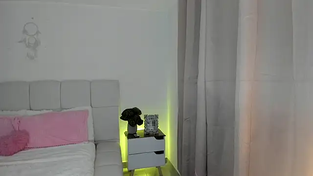 Snapshot of Ori_valentina chatting on May 7, 2026, 11:10 pm Ori valentina online show from May 7, 2026, 11:10 pm