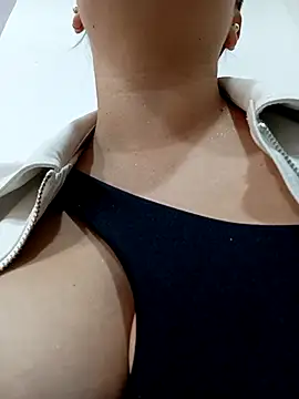 Lesly 10- online show from October 19, 2025, 6:52 pm