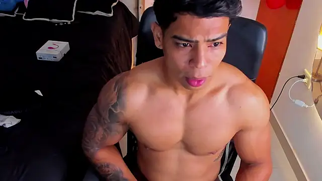 Andrew wolf7 online show from November 5, 2025, 2:22 am