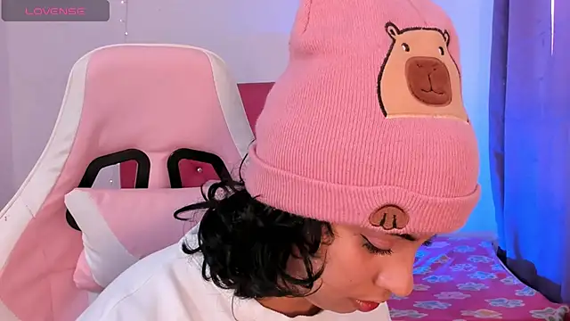 adriannyp 1 online show from September 22, 2025, 1:02 pm