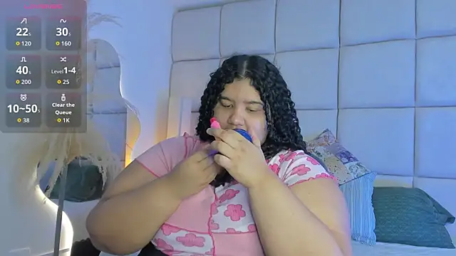 Miley Collins online show from November 14, 2025, 12:37 pm