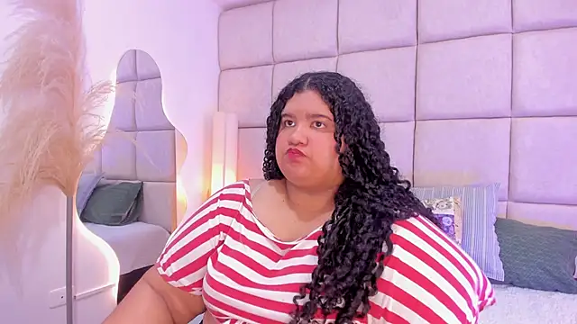 Miley Collins online show from November 27, 2025, 7:16 pm