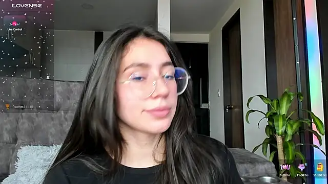 emmadiaz1 online show from December 18, 2024, 5:42 pm