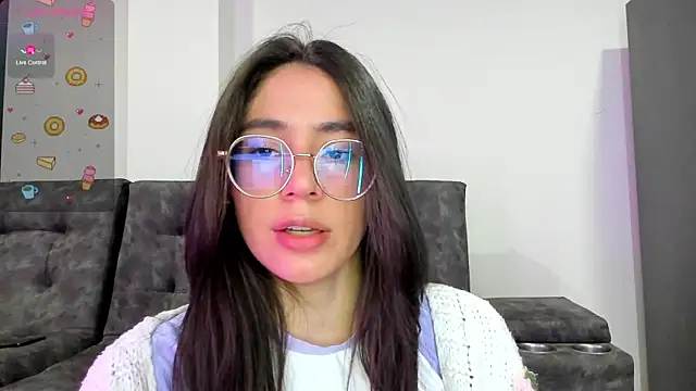 emmadiaz1 online show from January 16, 2025, 11:59 pm