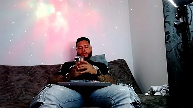 Snapshot of Exotic_tatto27121 chatting on December 15, 2024, 10:28 am Exotic tatto27121 online show from December 15, 2024, 10:28 am