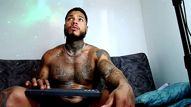 Snapshot of Exotic_tatto27121 chatting on December 29, 2024, 8:48 pm Exotic tatto27121 online show from December 29, 2024, 8:48 pm