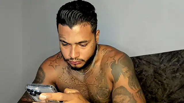 Snapshot of Exotic_tatto27121 chatting on October 29, 2025, 6:09 pm Exotic tatto27121 online show from October 29, 2025, 6:09 pm