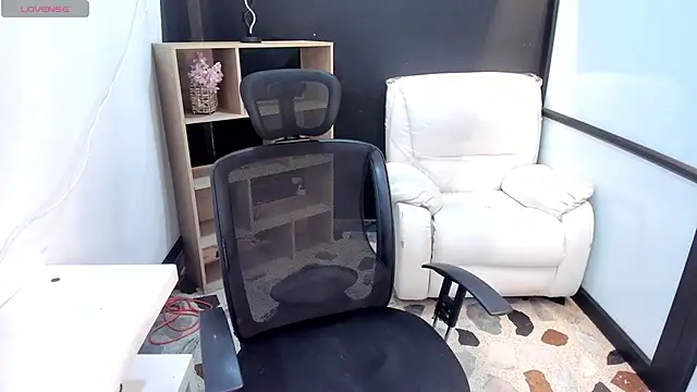 EmySilver online show from February 4, 2025, 2:43 pm