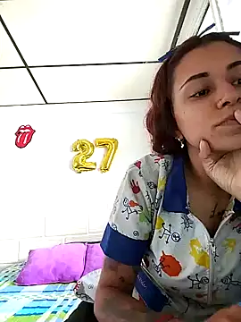 caroline0997 online show from January 16, 2025, 6:27 pm