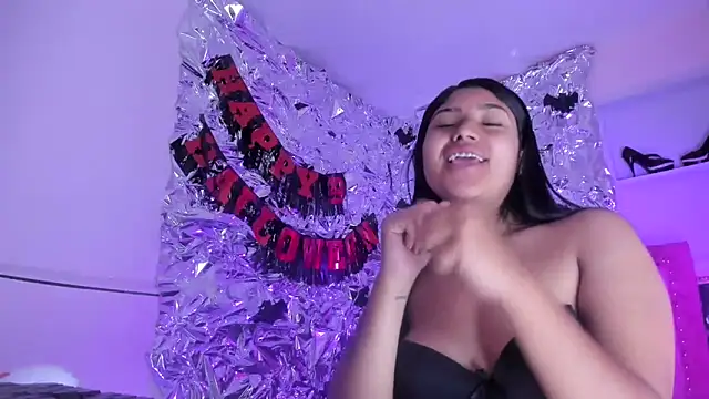 SarahStones online show from November 12, 2025, 11:10 am