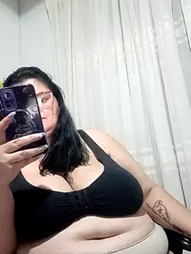 Snapshot of Madisonpalacio chatting on January 7, 2025, 3:24 am Madisonpalacio online show from January 7, 2025, 3:24 am
