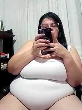 Snapshot of Madisonpalacio chatting on January 20, 2025, 2:32 am Madisonpalacio online show from January 20, 2025, 2:32 am