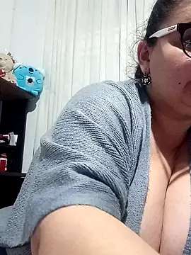 Snapshot of Madisonpalacio chatting on February 6, 2025, 2:11 am Madisonpalacio online show from February 6, 2025, 2:11 am