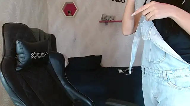 Snapshot of andy_bell_x chatting on September 24, 2025, 5:11 am andy bell x online show from September 24, 2025, 5:11 am