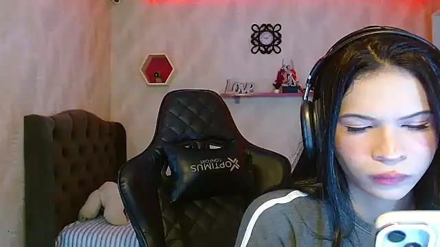 Snapshot of andy_bell_x chatting on October 24, 2025, 6:54 am andy bell x online show from October 24, 2025, 6:54 am