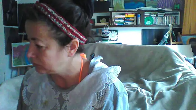 MariaAnaSunshine online show from October 16, 2025, 8:37 am