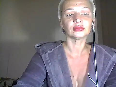 Snapshot of MaryJane441 chatting on October 6, 2025, 7:22 pm MaryJane441 online show from October 6, 2025, 7:22 pm