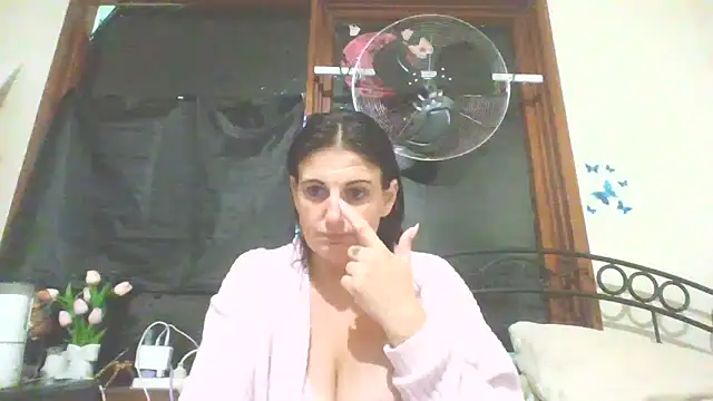 Clarissaroseyplus1 online show from February 25, 2026, 8:18 pm