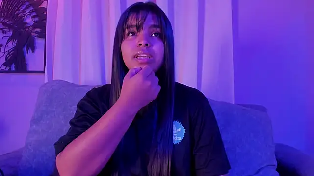 zoe roux21 online show from November 6, 2025, 2:56 am