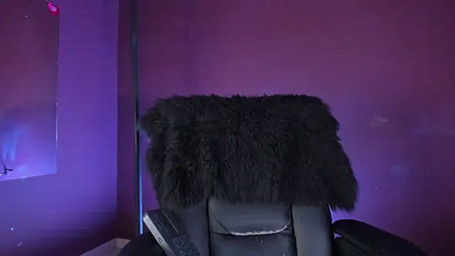 zoe roux21 online show from January 13, 2026, 3:12 am