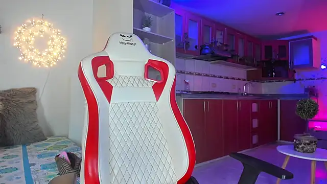 Snapshot of honey_fox1 chatting on January 28, 2025, 11:17 pm honey fox1 online show from January 28, 2025, 11:17 pm