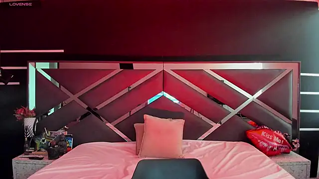 SexyNaf online show from September 17, 2025, 7:04 pm