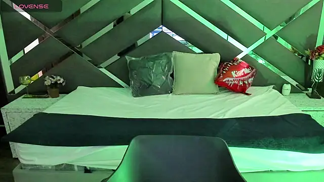 SexyNaf online show from October 9, 2025, 7:23 pm