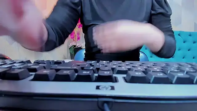 AnnieSoul online show from November 28, 2025, 3:04 pm