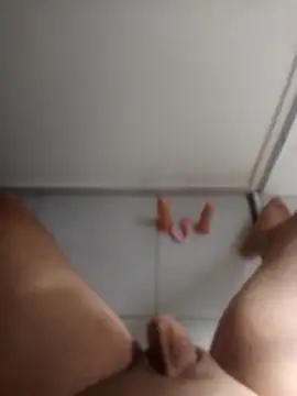 jhondivulga18 online show from April 15, 2026, 3:52 pm