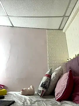 Snapshot of annaharper- chatting on September 19, 2025, 4:51 pm annaharper- online show from September 19, 2025, 4:51 pm