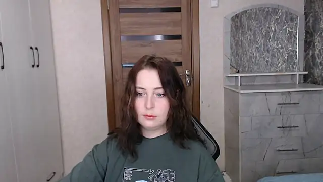 Kristy-Max online show from November 24, 2025, 11:04 pm