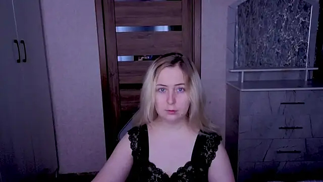 Snapshot of Kristy-Max chatting on June 27, 2026, 11:54 pm Kristy-Max online show from June 27, 2026, 11:54 pm