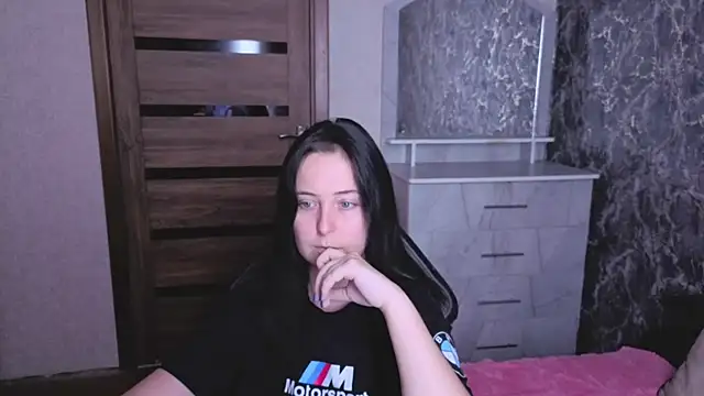 Snapshot of Kristy-Max chatting on August 3, 2026, 6:45 am Kristy-Max online show from August 3, 2026, 6:45 am