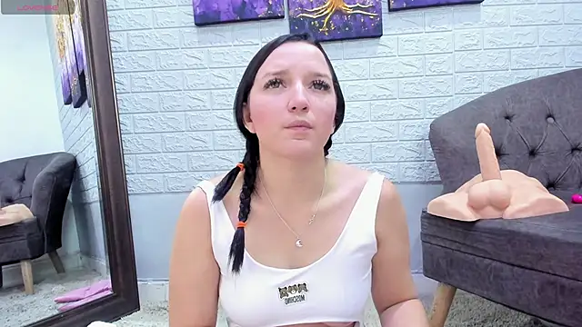  EmilyJireh  online show from December 5, 2025, 5:09 pm