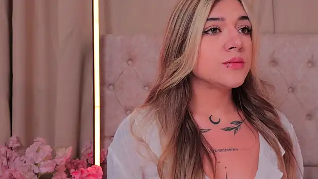 ashleyvalirya online show from January 22, 2025, 3:52 am