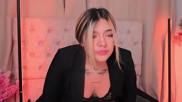 ashleyvalirya online show from February 3, 2025, 3:42 am